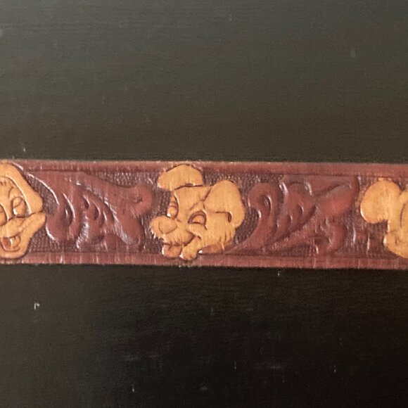Vintage Disney Embossed Leather Belt With Characters - 28" Long 1" Wide - Picture 9 of 11